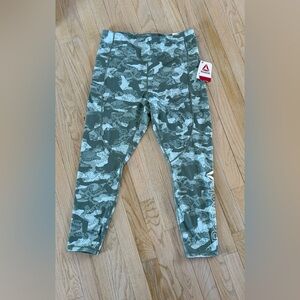 NWT Reebok Camo leggings with side pockets Large